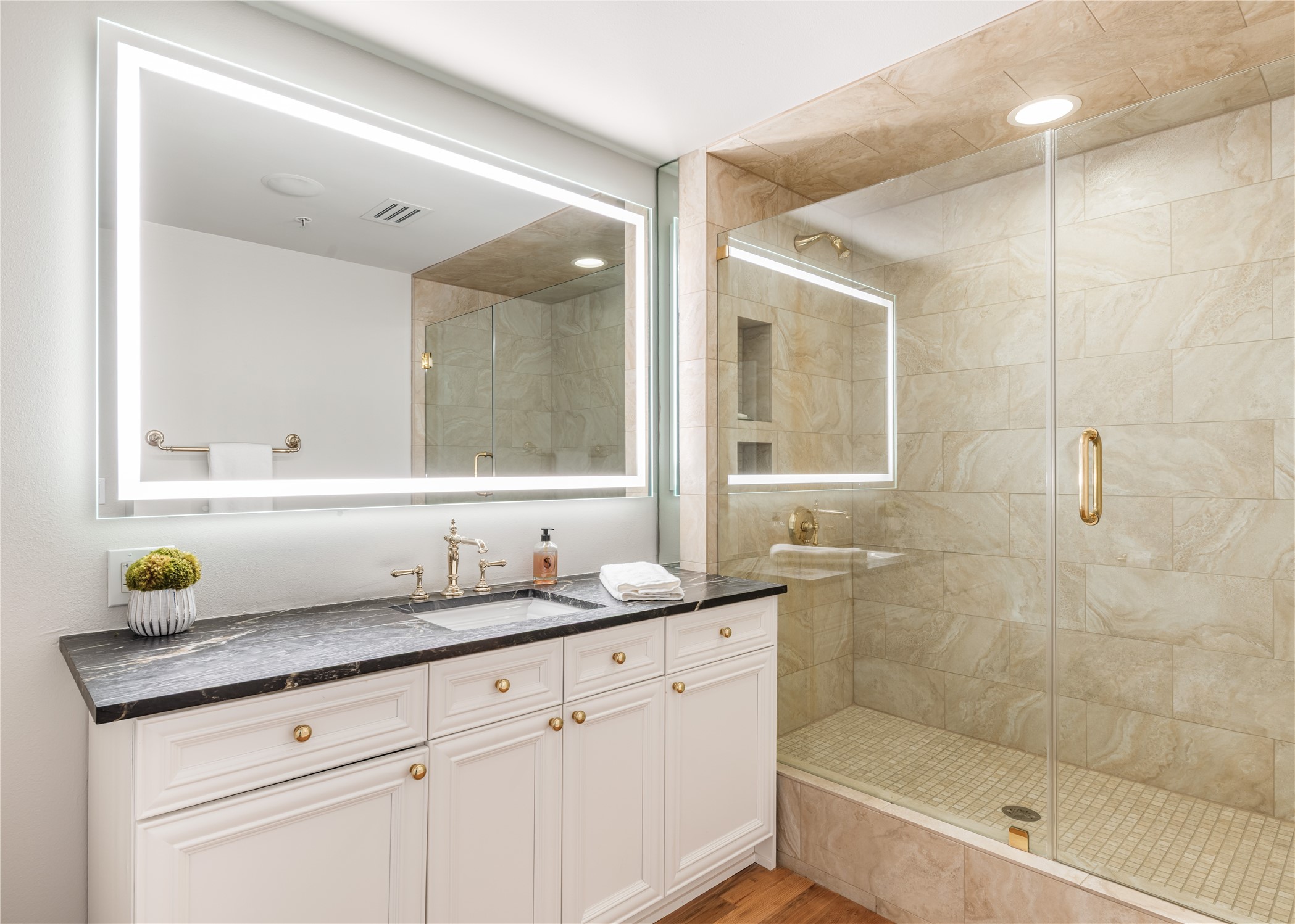 3401 Lee Parkway 404