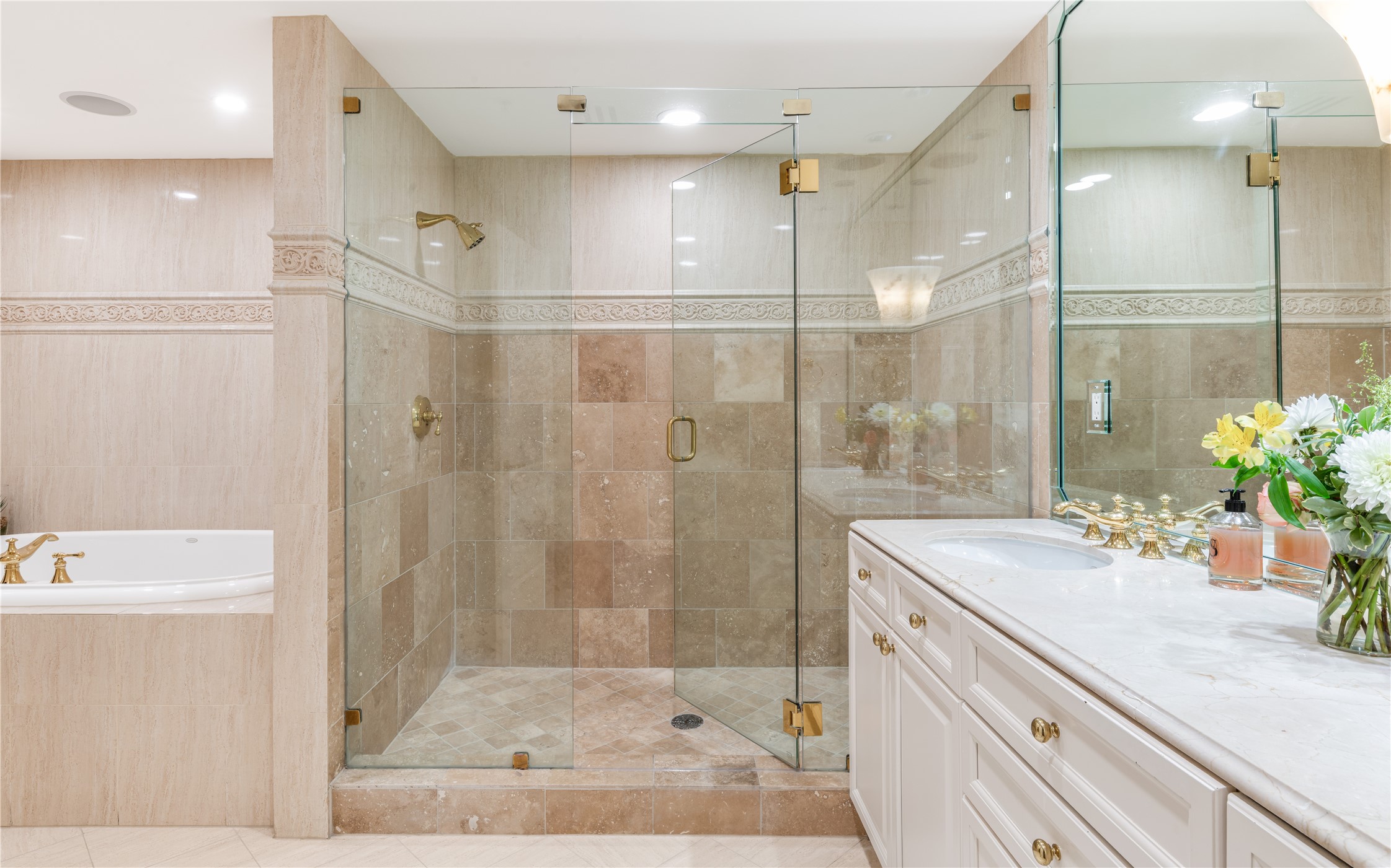 3401 Lee Parkway 404