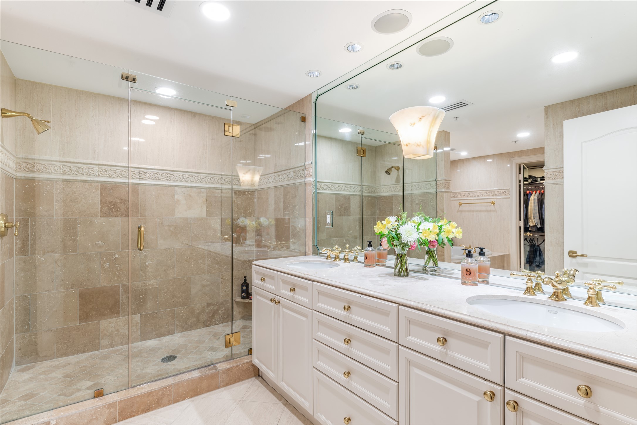 3401 Lee Parkway 404