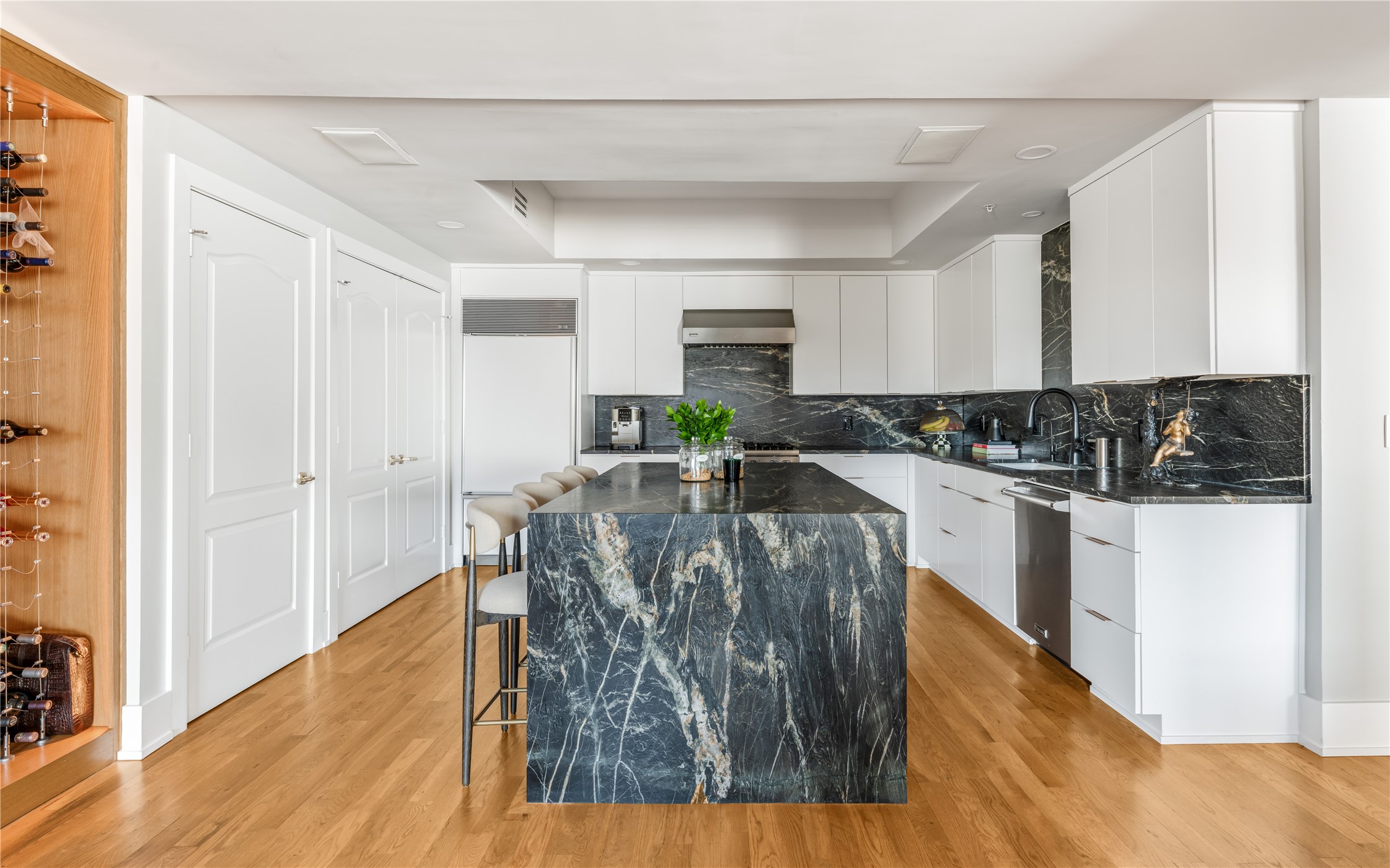 3401 Lee Parkway 404