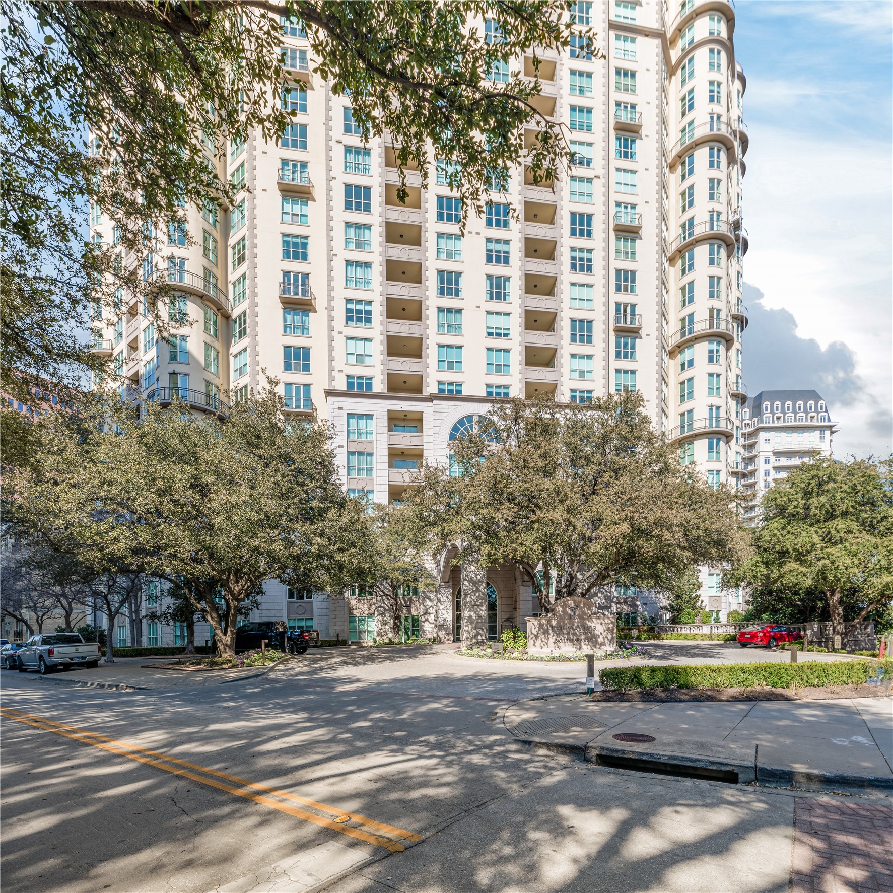 3401 Lee Parkway 404