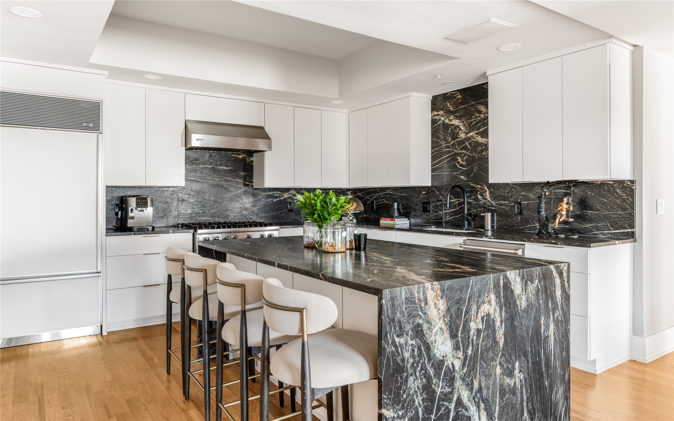 3401 Lee Parkway 404