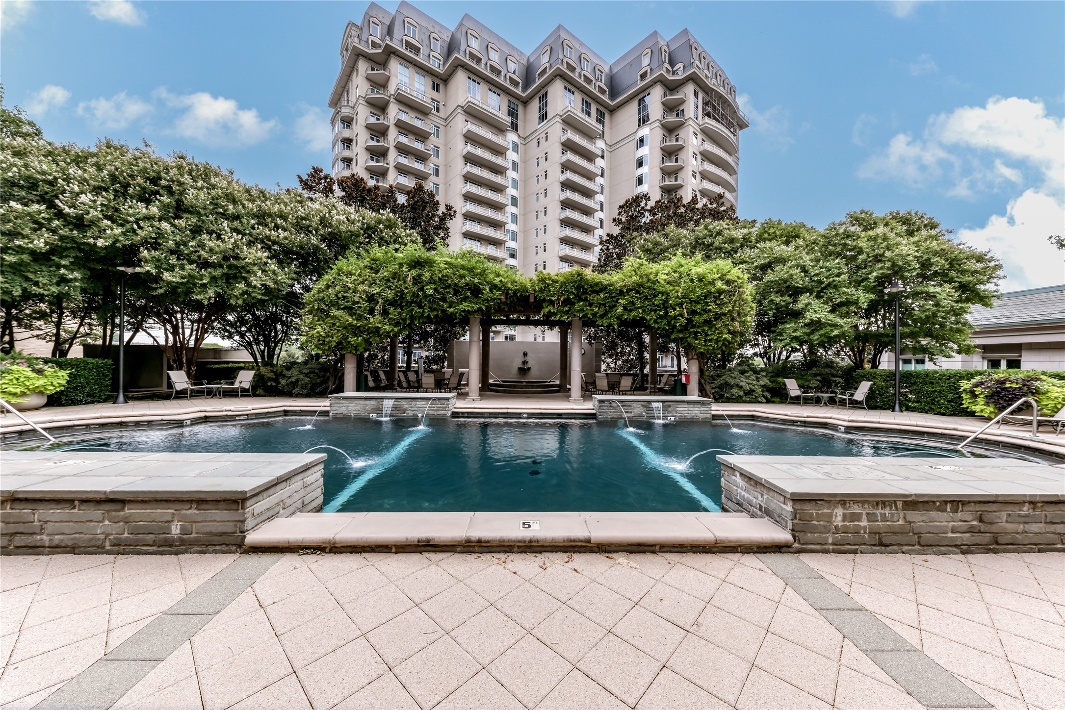 3401 Lee Parkway 404