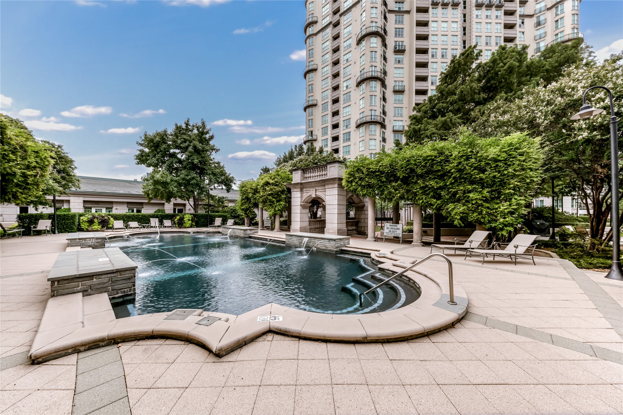 3401 Lee Parkway 404