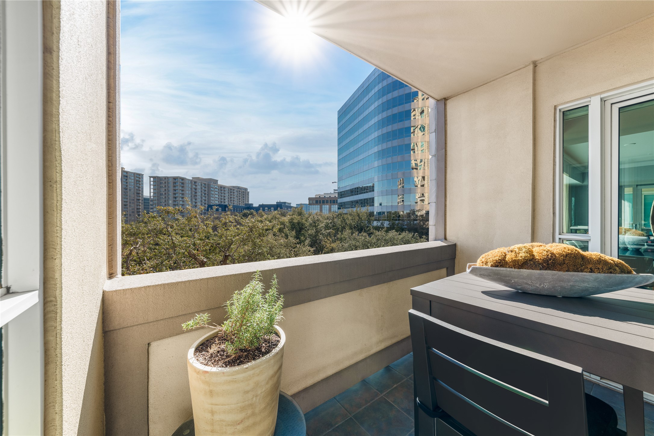 3401 Lee Parkway 404