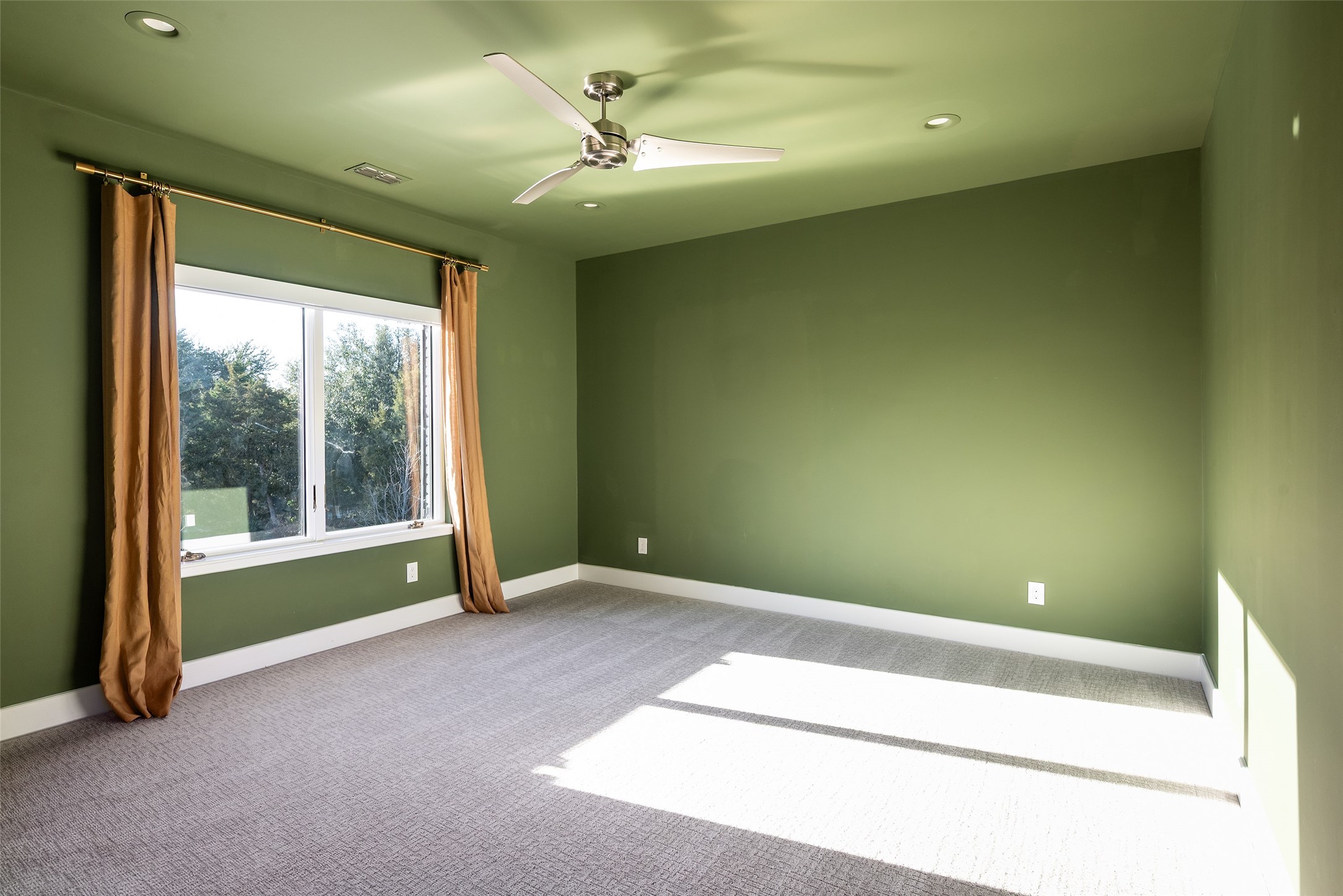 11219 Leachman Circle