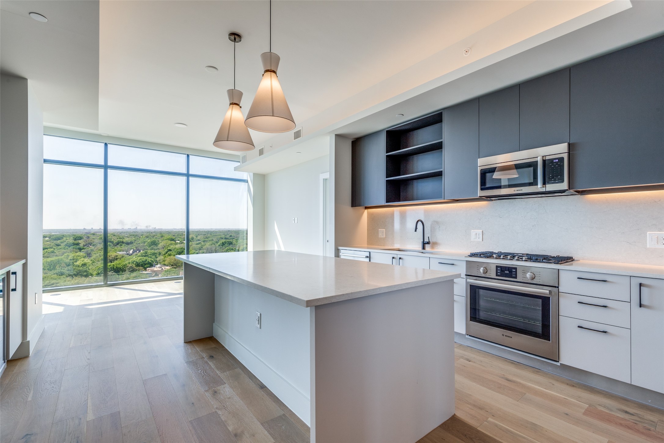 8119 Douglas Avenue 706