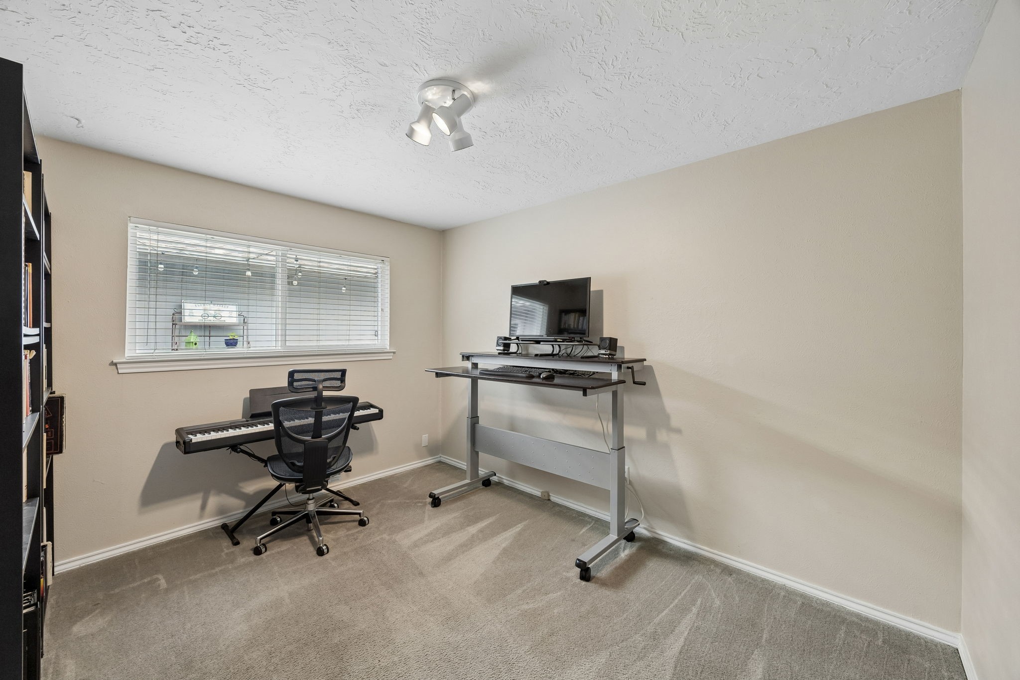 2104 Scarlet Oak Drive