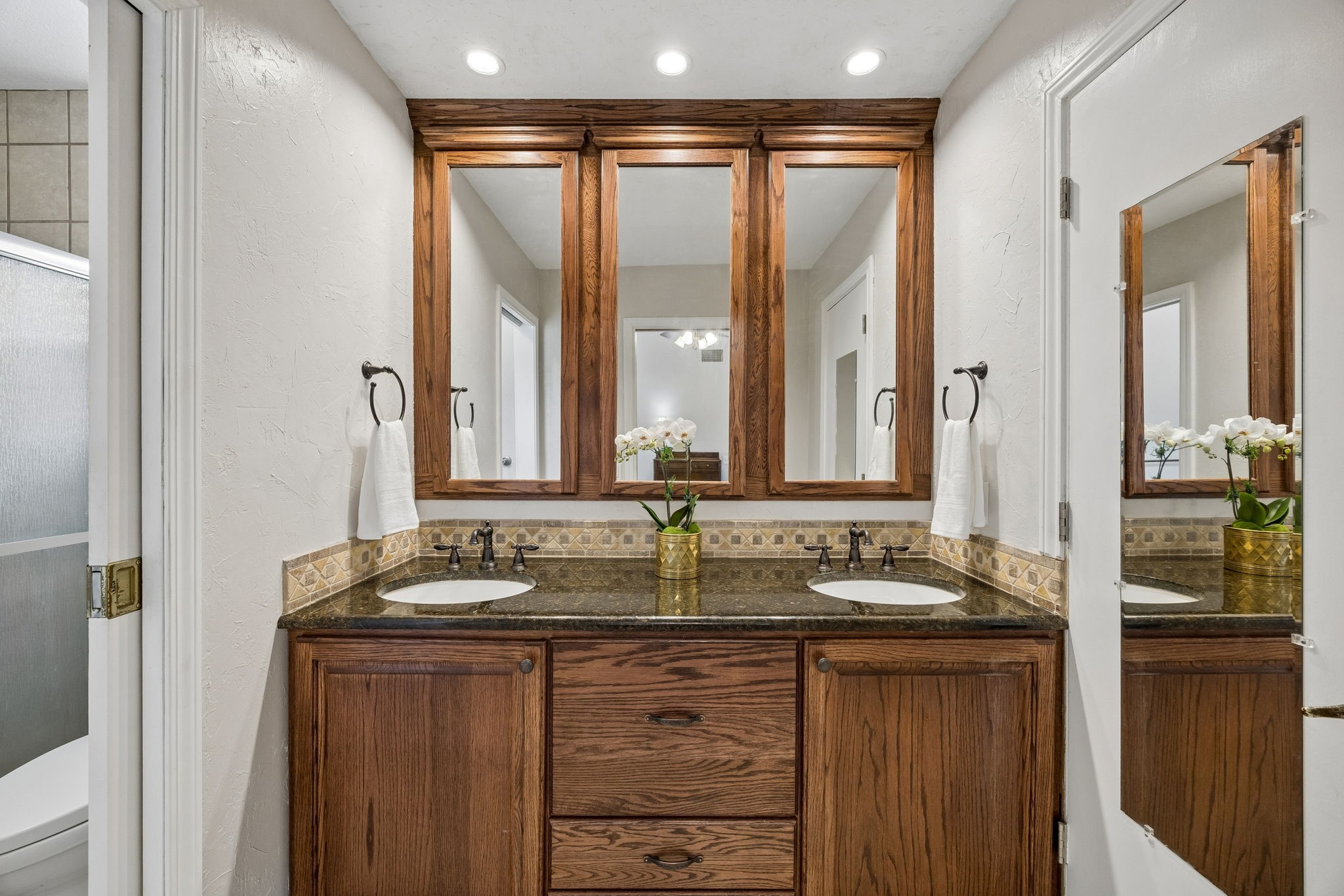 2104 Scarlet Oak Drive