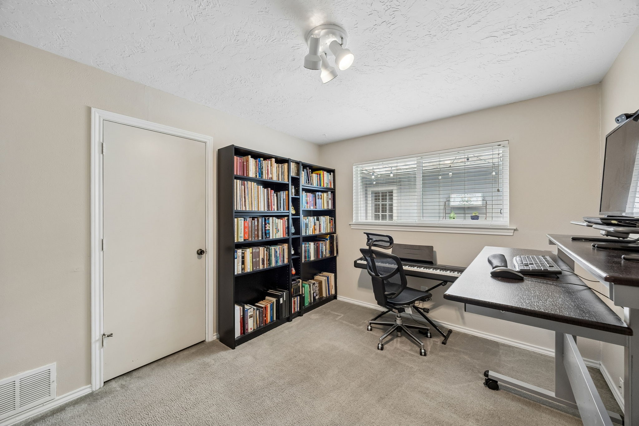 2104 Scarlet Oak Drive