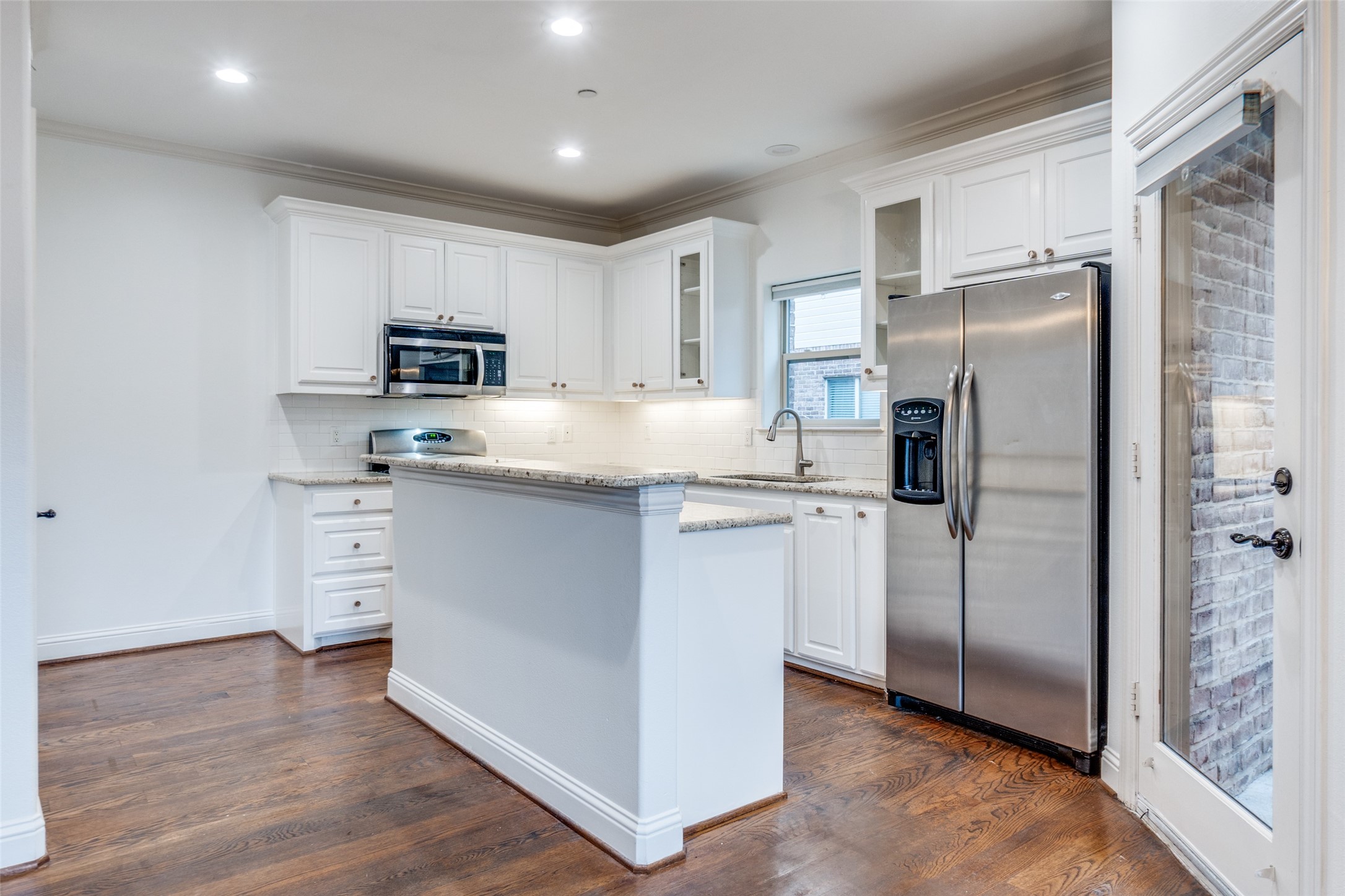 3421 Normandy Avenue 9