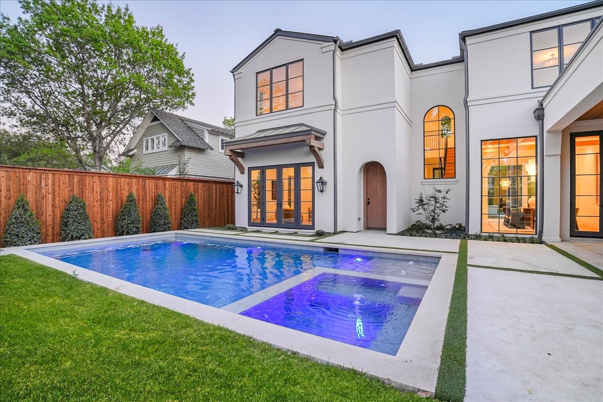 6031 Lupton Drive