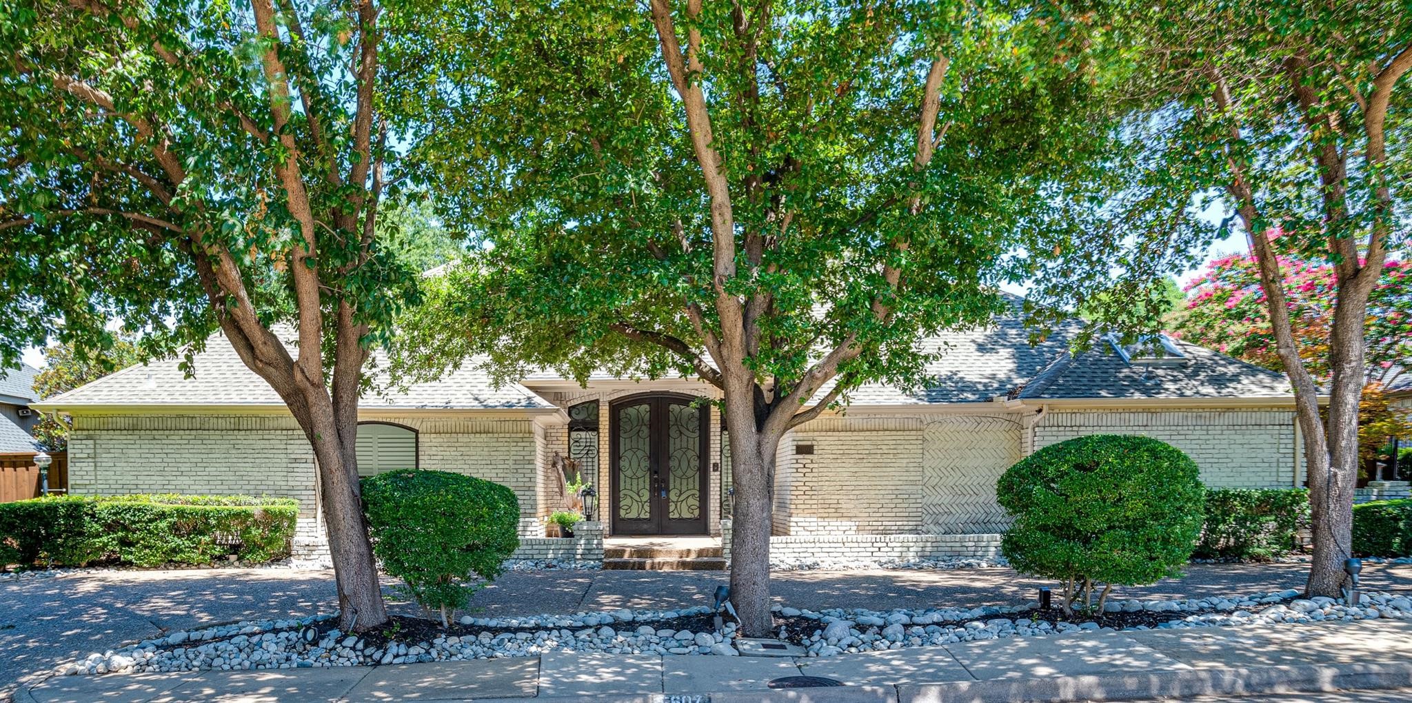5607 Twin Brooks