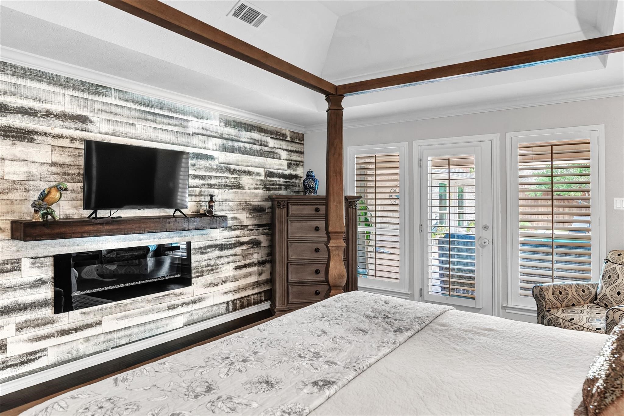 5607 Twin Brooks