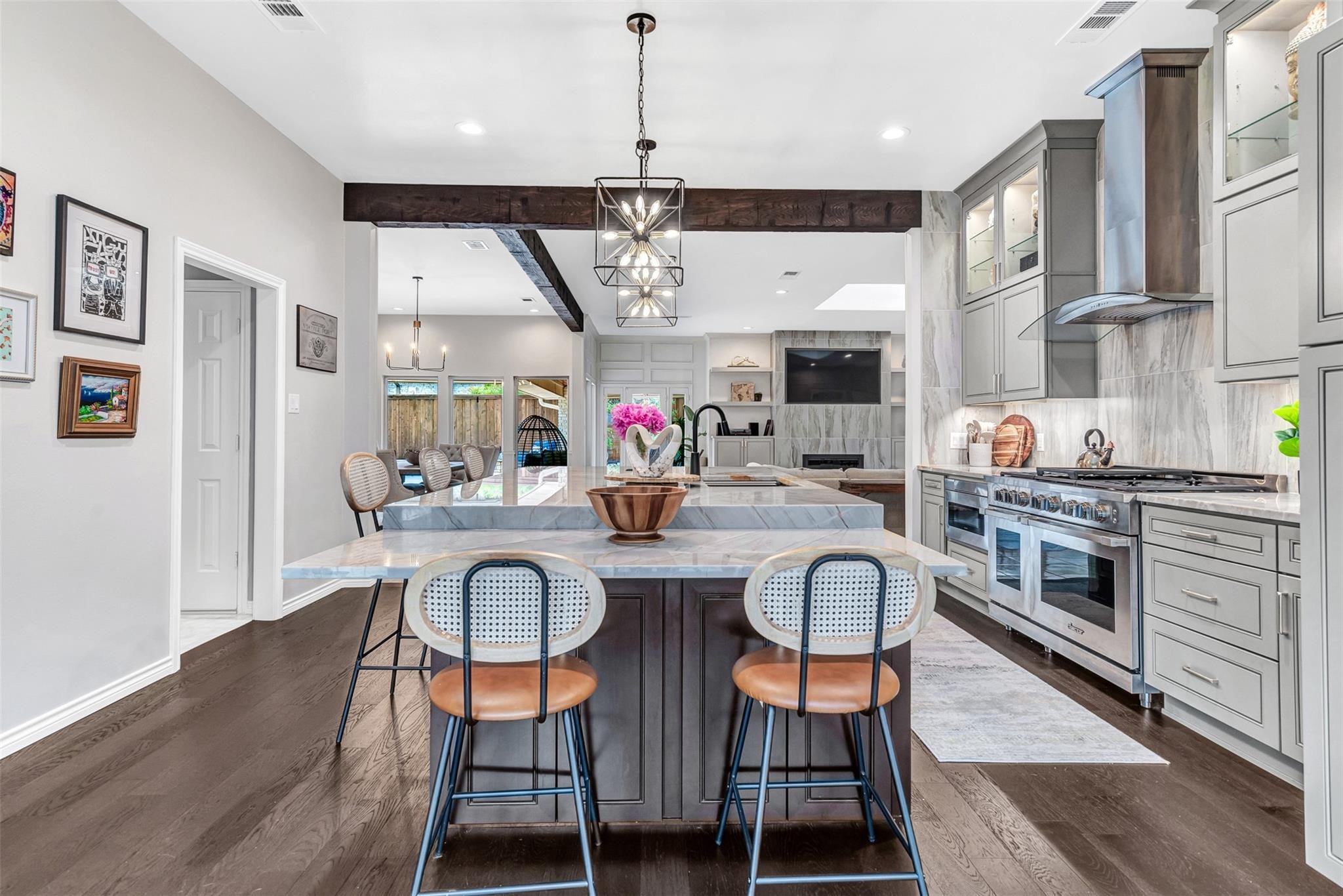 5607 Twin Brooks
