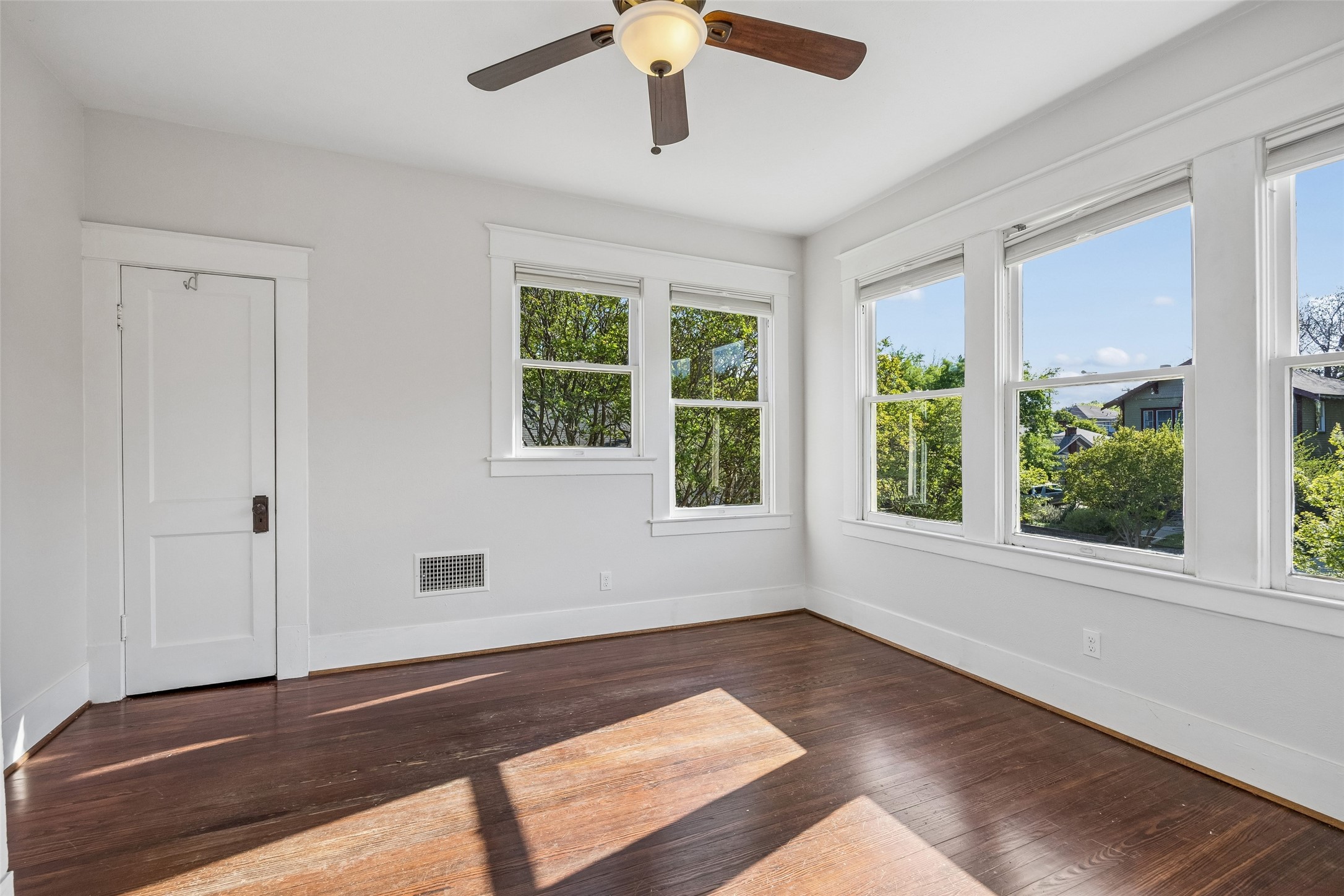214 S Montclair Avenue