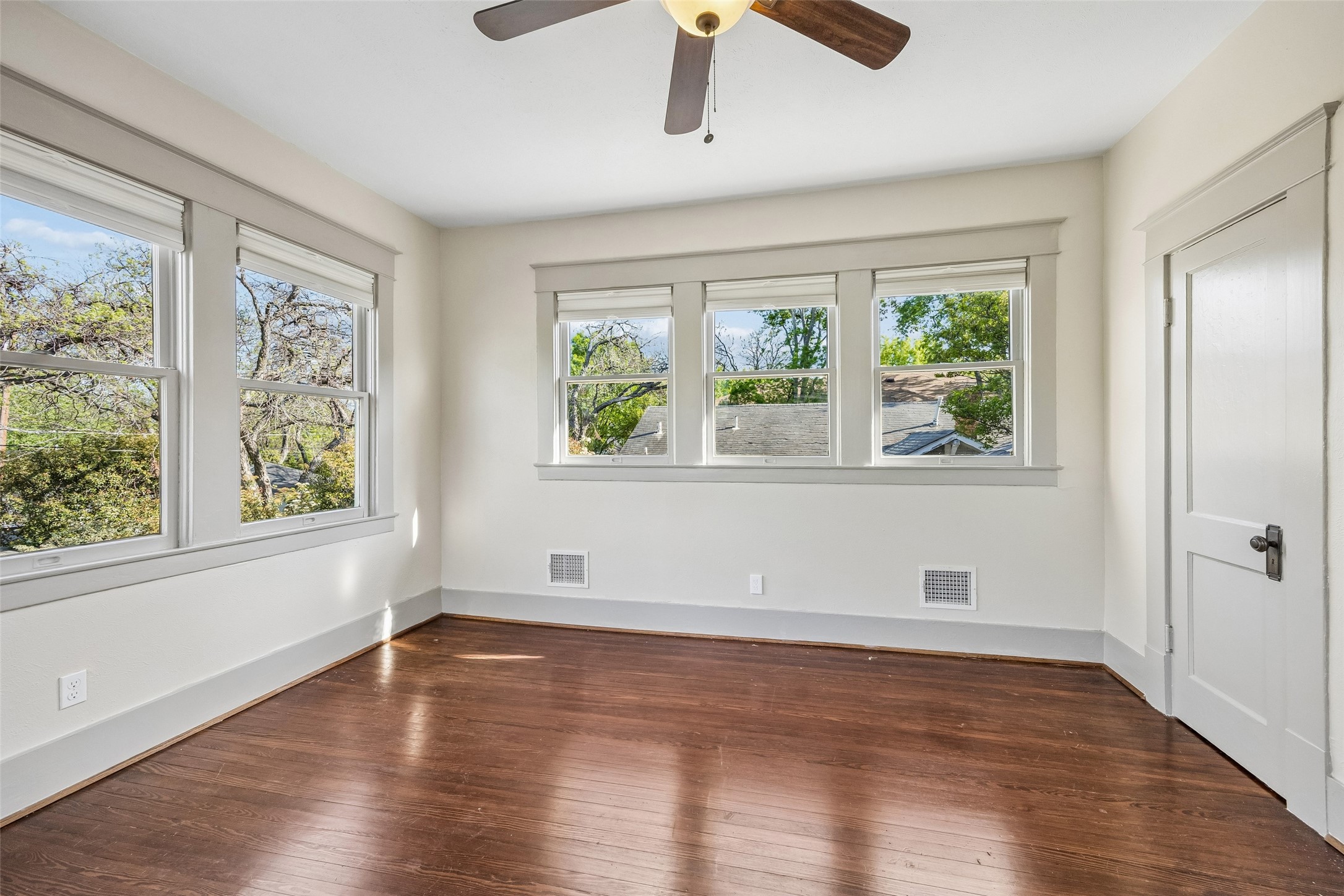 214 S Montclair Avenue