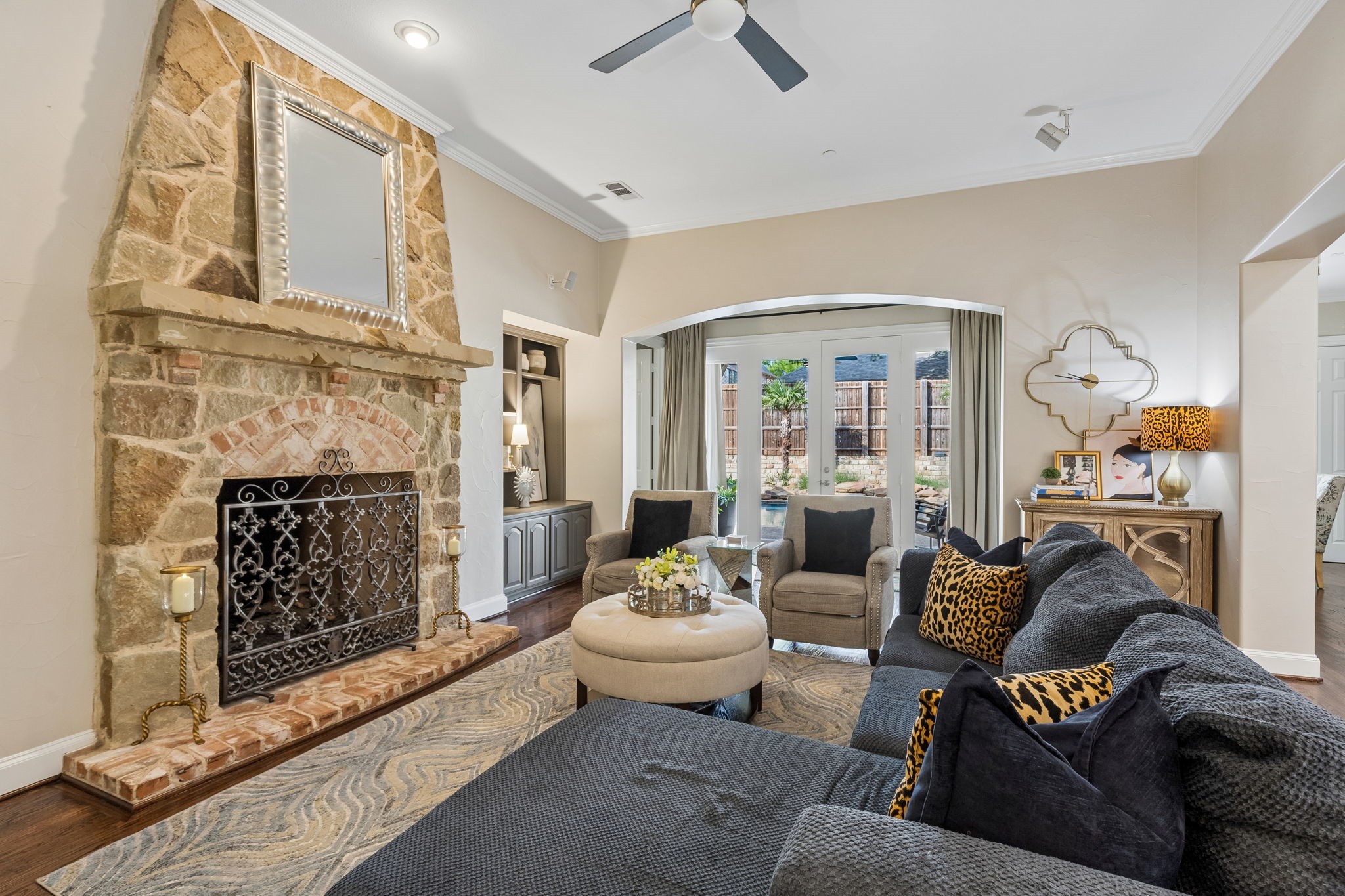5880 Shady Oaks Drive