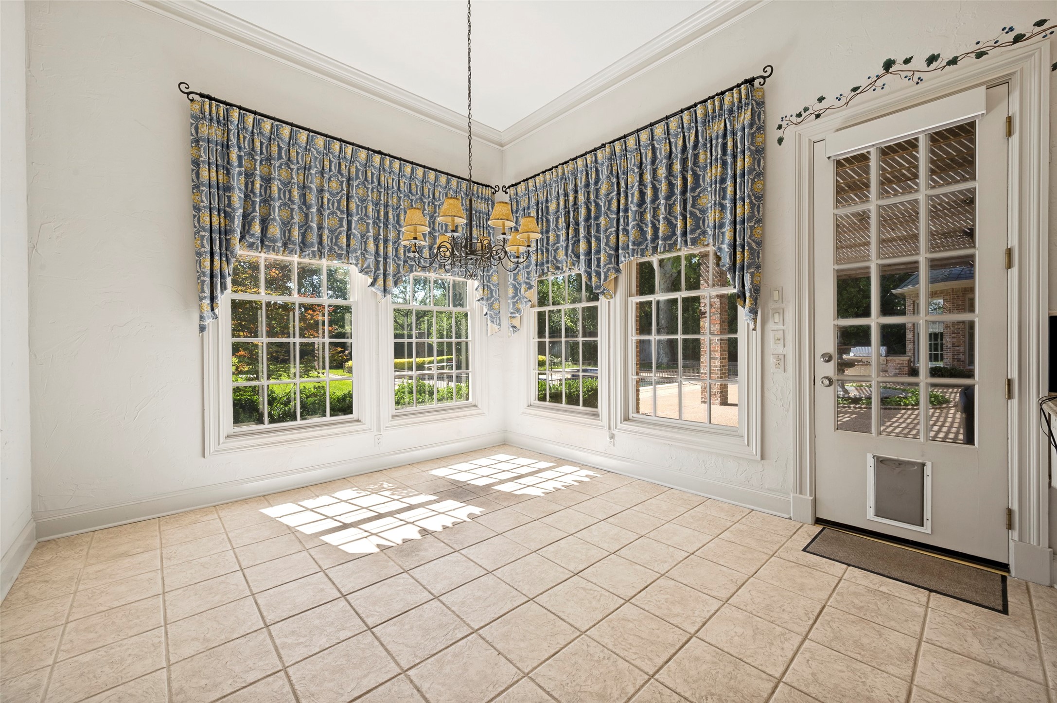 10445 Strait Lane