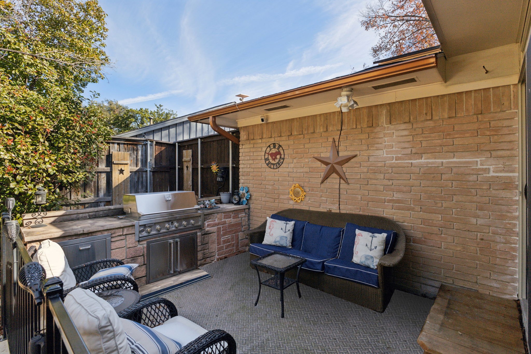5505 Ledgestone Drive