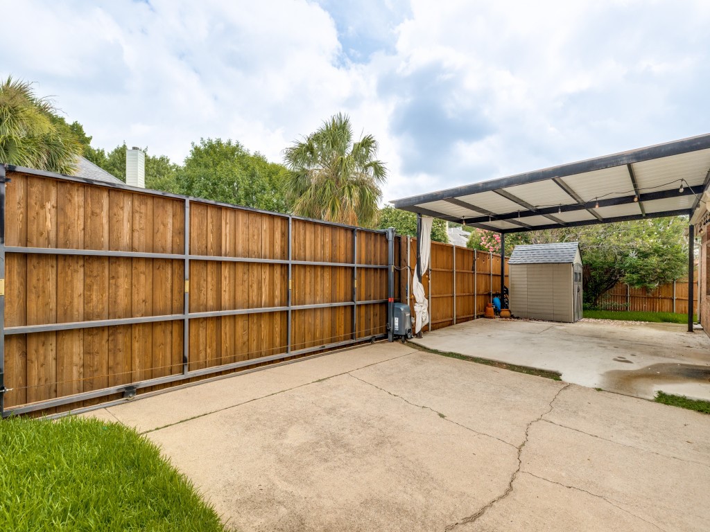 701 pine lakes