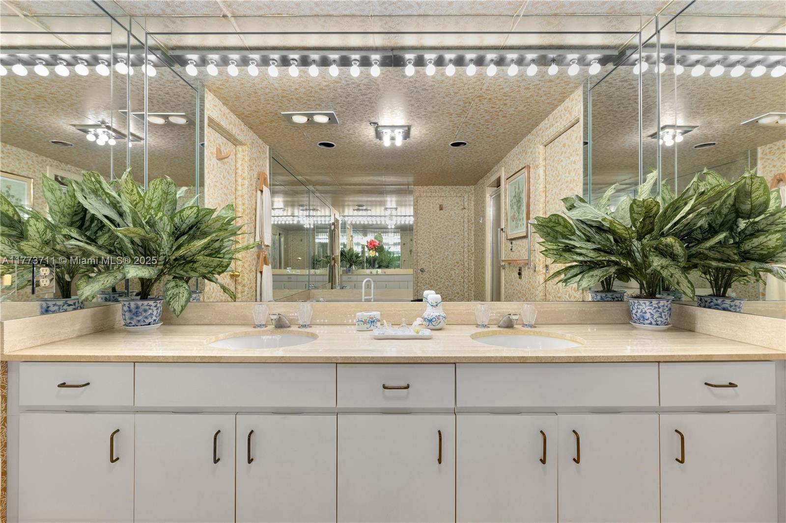 10175 Collins Ave Unit: Doubl1401/1402(4706 sqft)