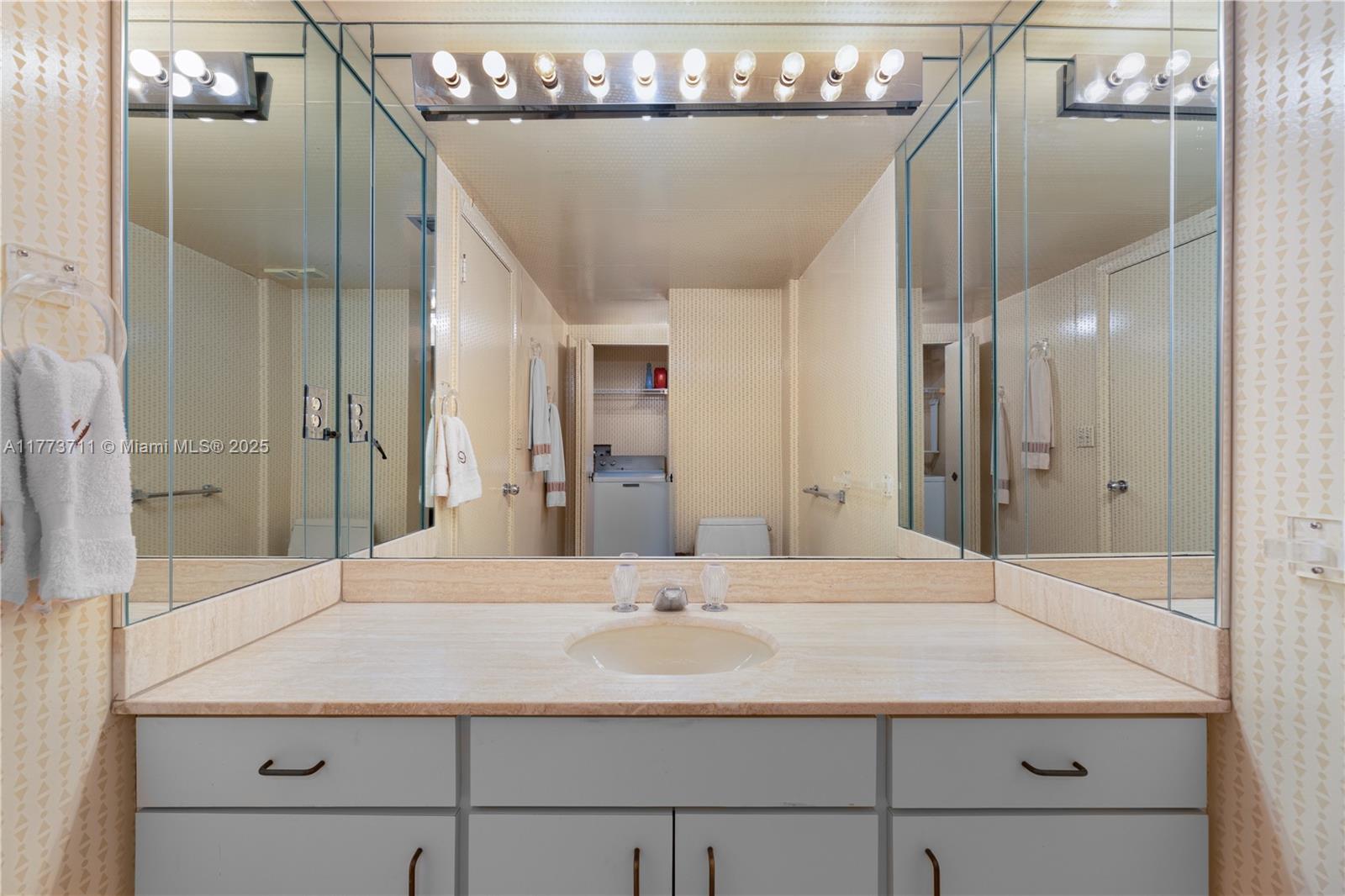 10175 Collins Ave Unit: Doubl1401/1402(4706 sqft)