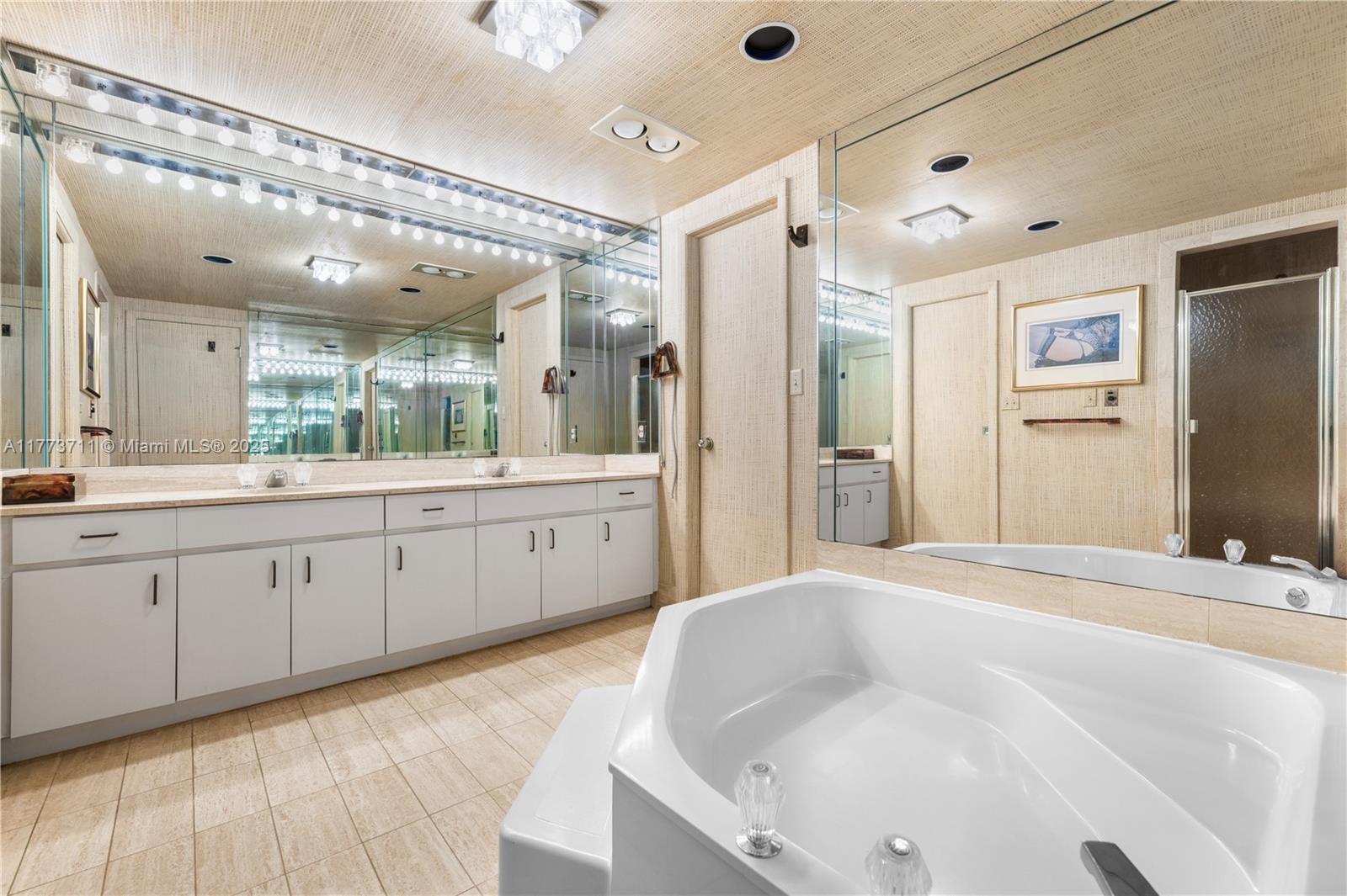 10175 Collins Ave Unit: Doubl1401/1402(4706 sqft)