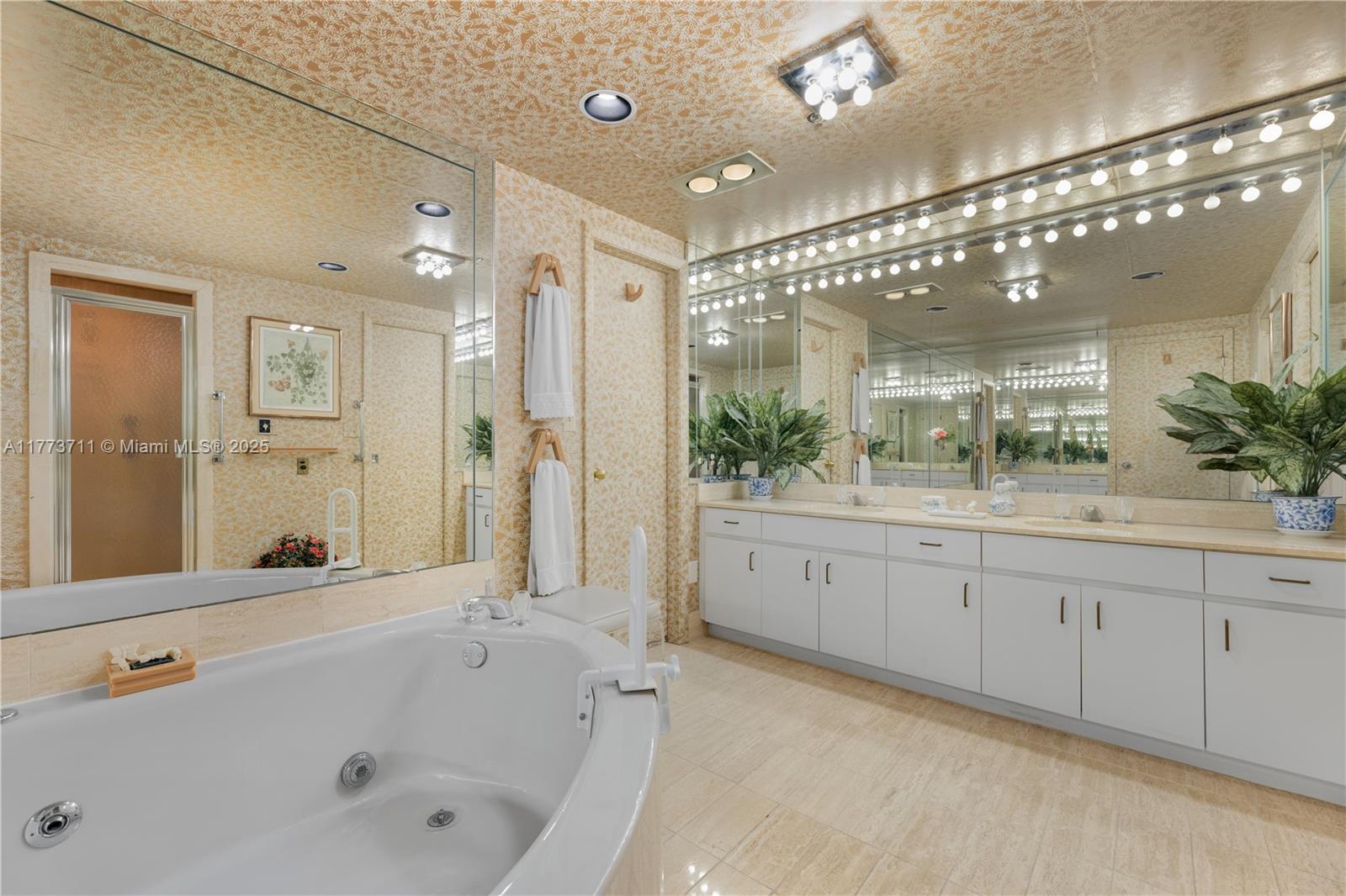 10175 Collins Ave Unit: Doubl1401/1402(4706 sqft)