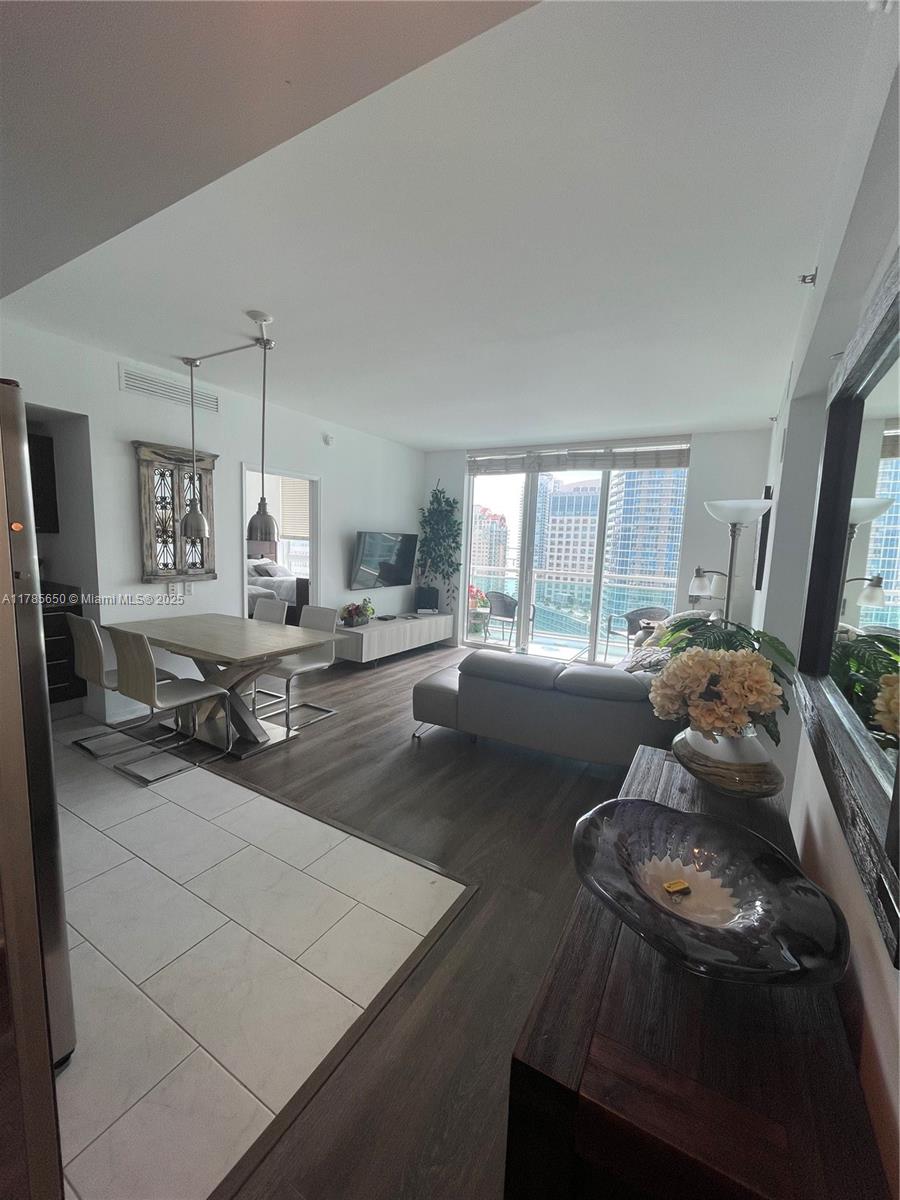 950 Brickell Bay Dr # 2907, Miami Unit: 2907