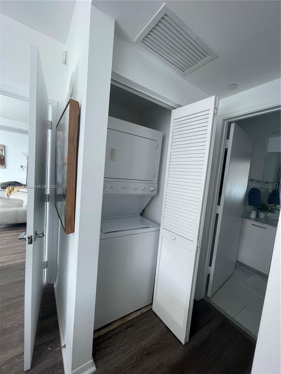 950 Brickell Bay Dr # 2907, Miami Unit: 2907