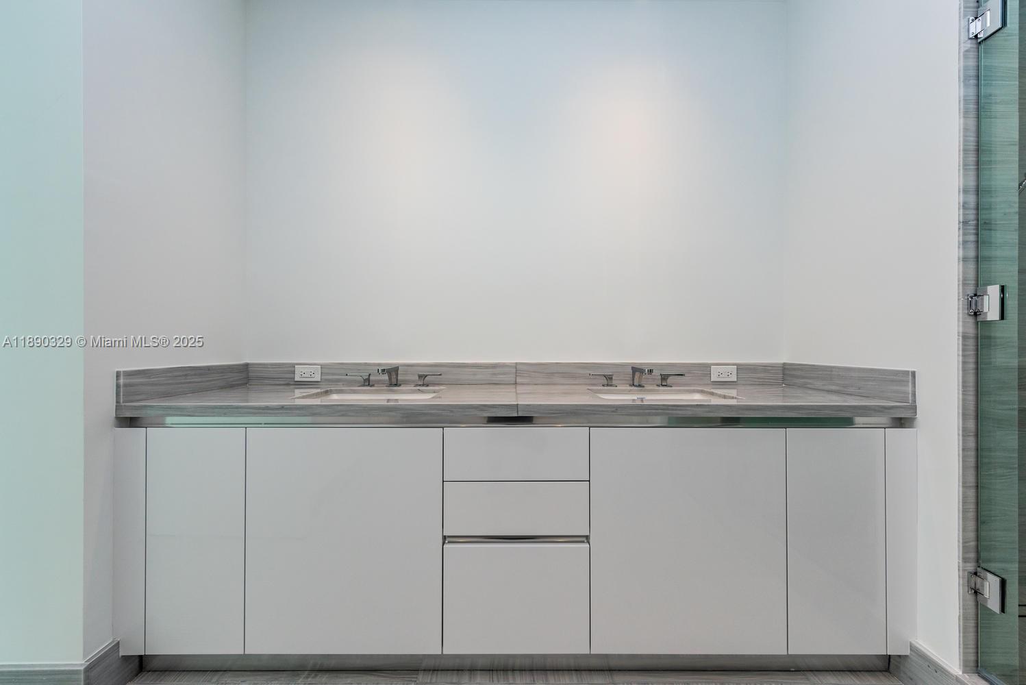 16901 Collins Ave # 801