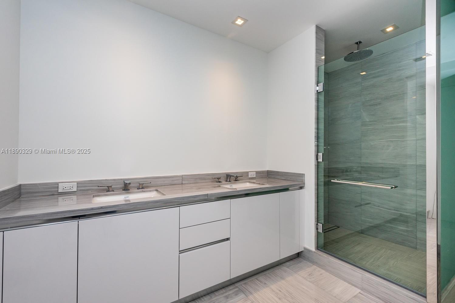 16901 Collins Ave # 801