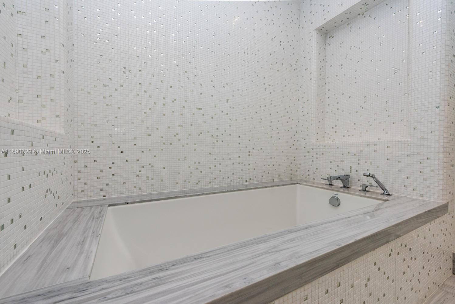 16901 Collins Ave # 801