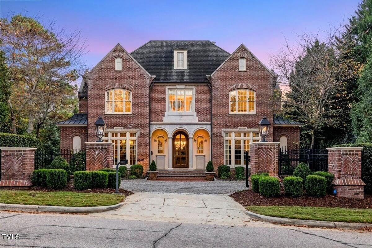 2627 Fairview Road