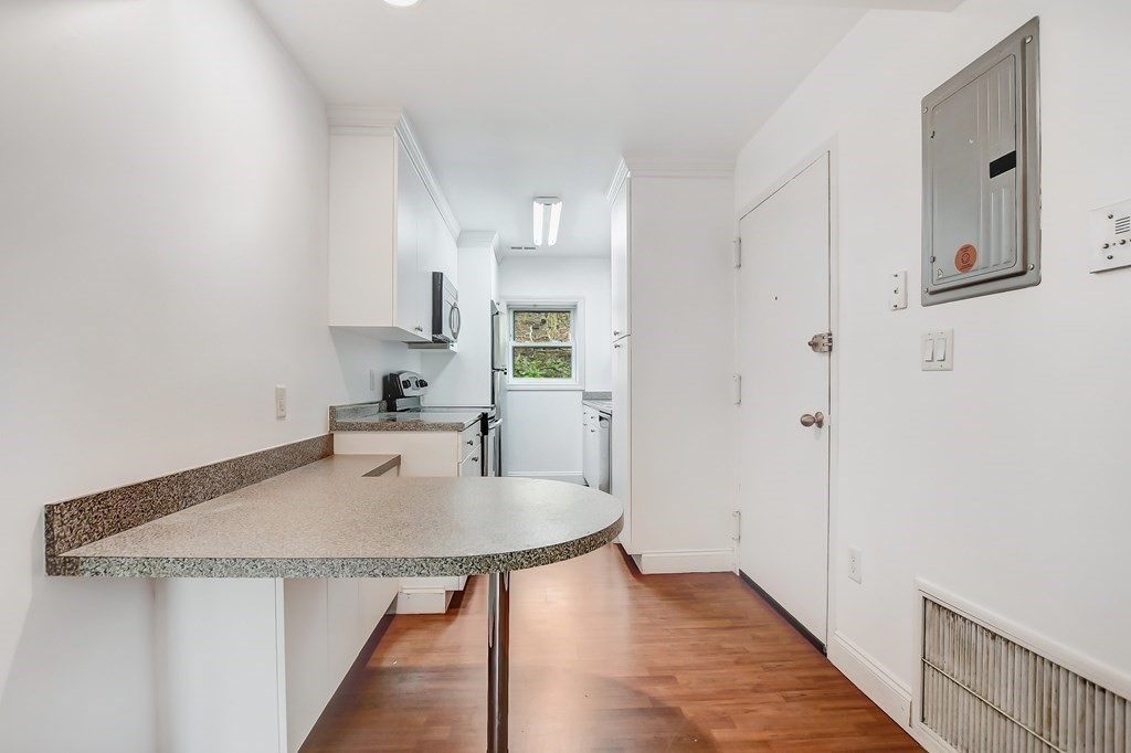 160 Newton St # 1