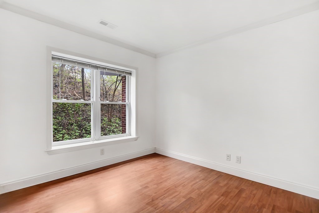160 Newton St # 1