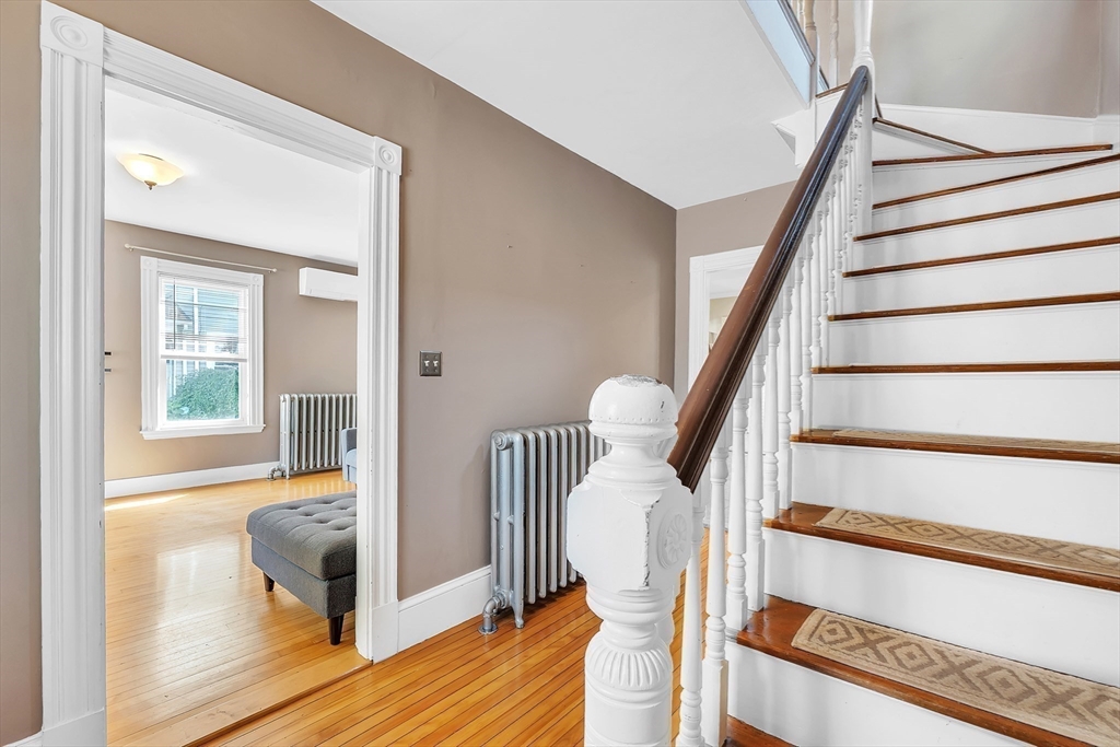 11 Gilbert St