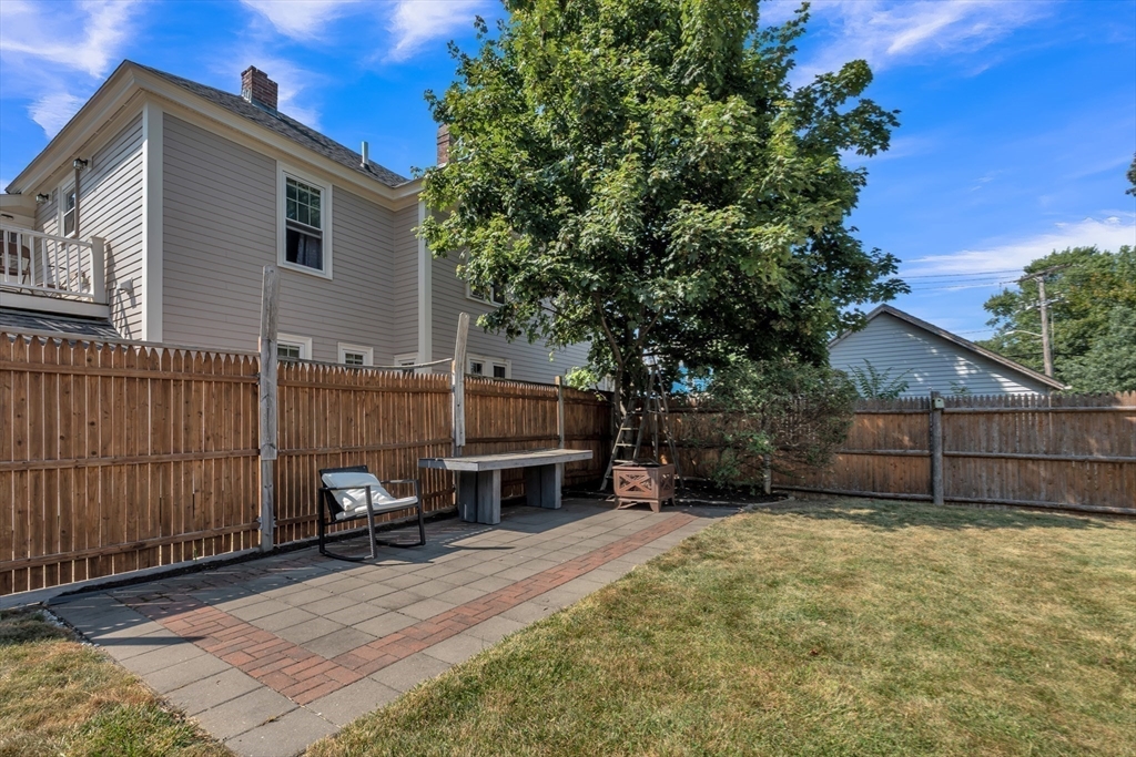11 Gilbert St