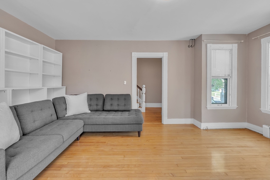 11 Gilbert St