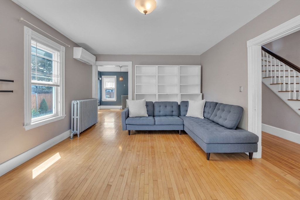 11 Gilbert St