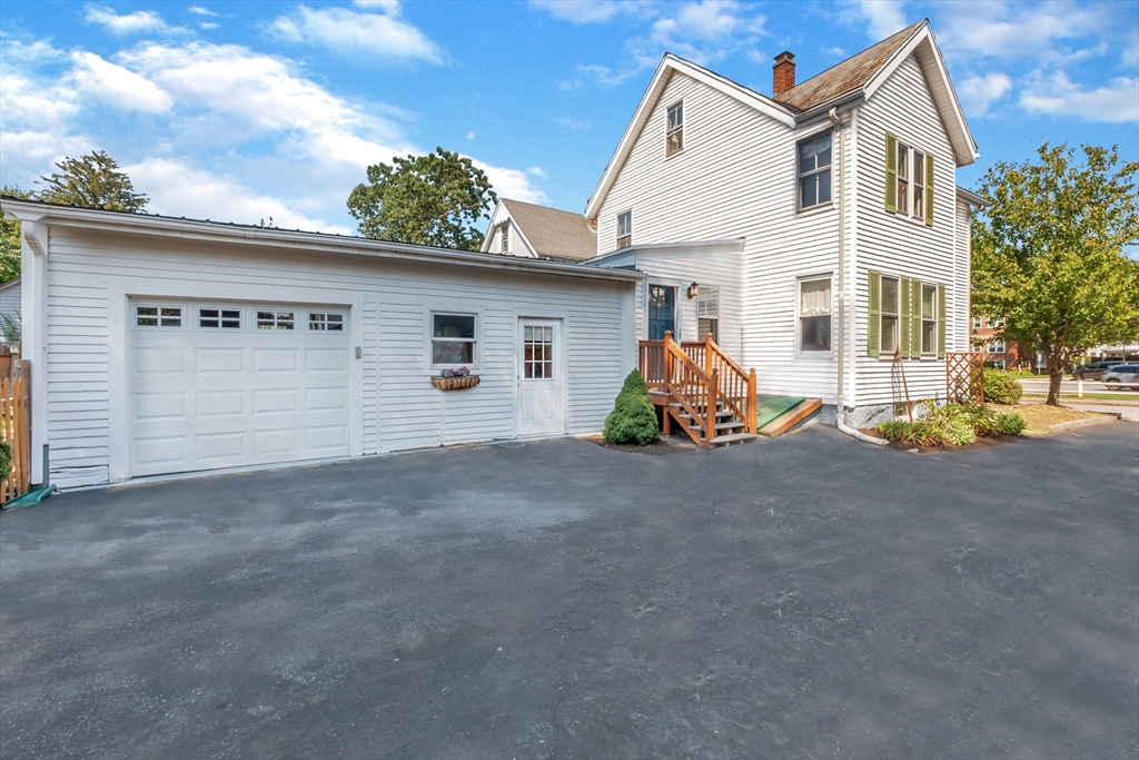 11 Gilbert St