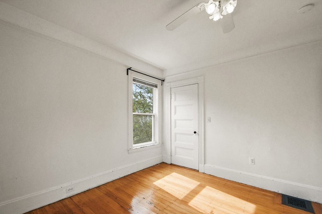 32 Bacon St