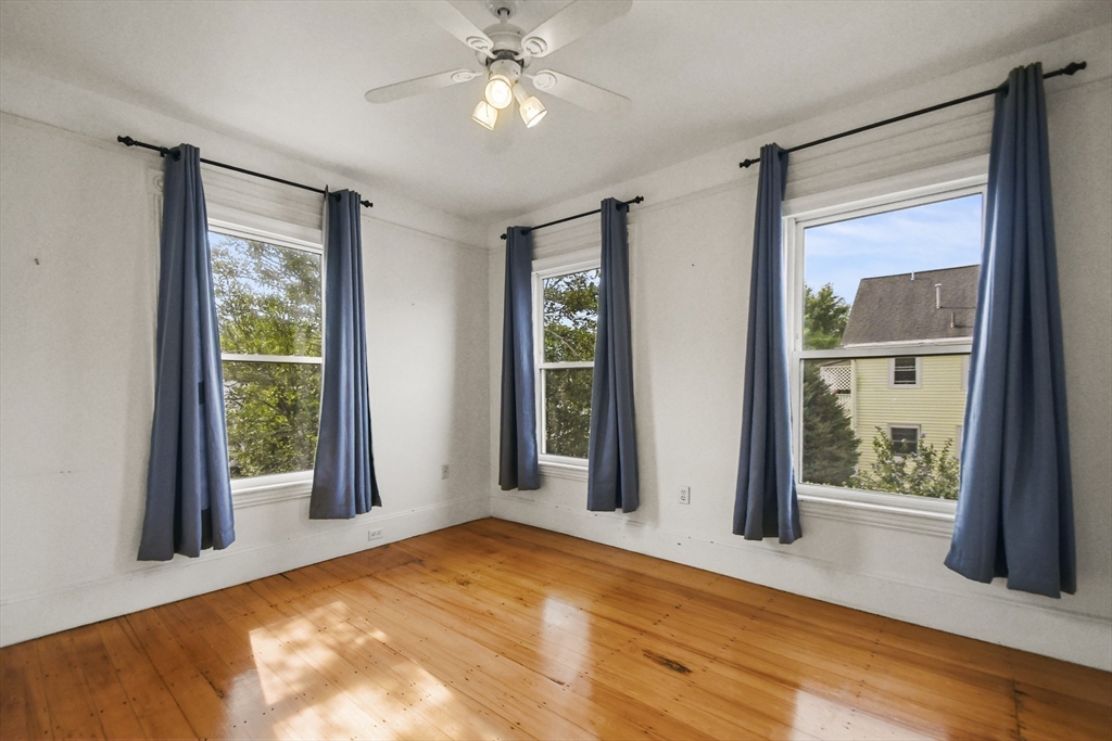 32 Bacon St