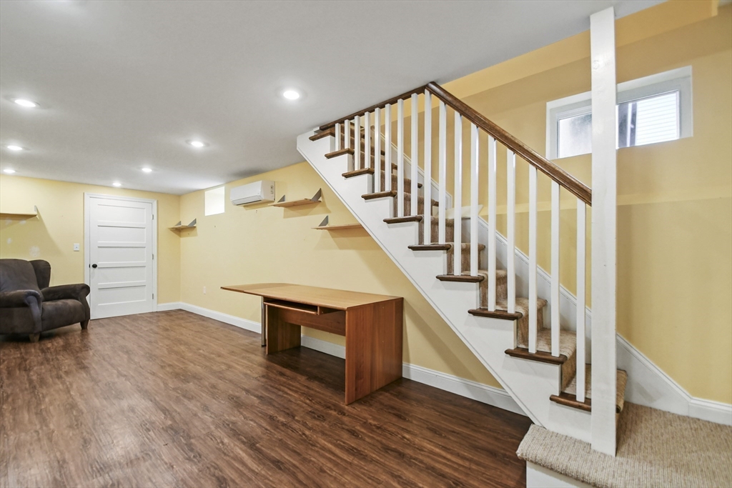 32 Bacon St