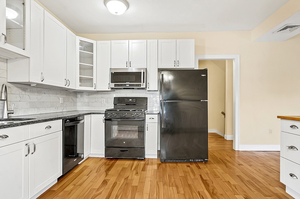 28 Robbins St # 2