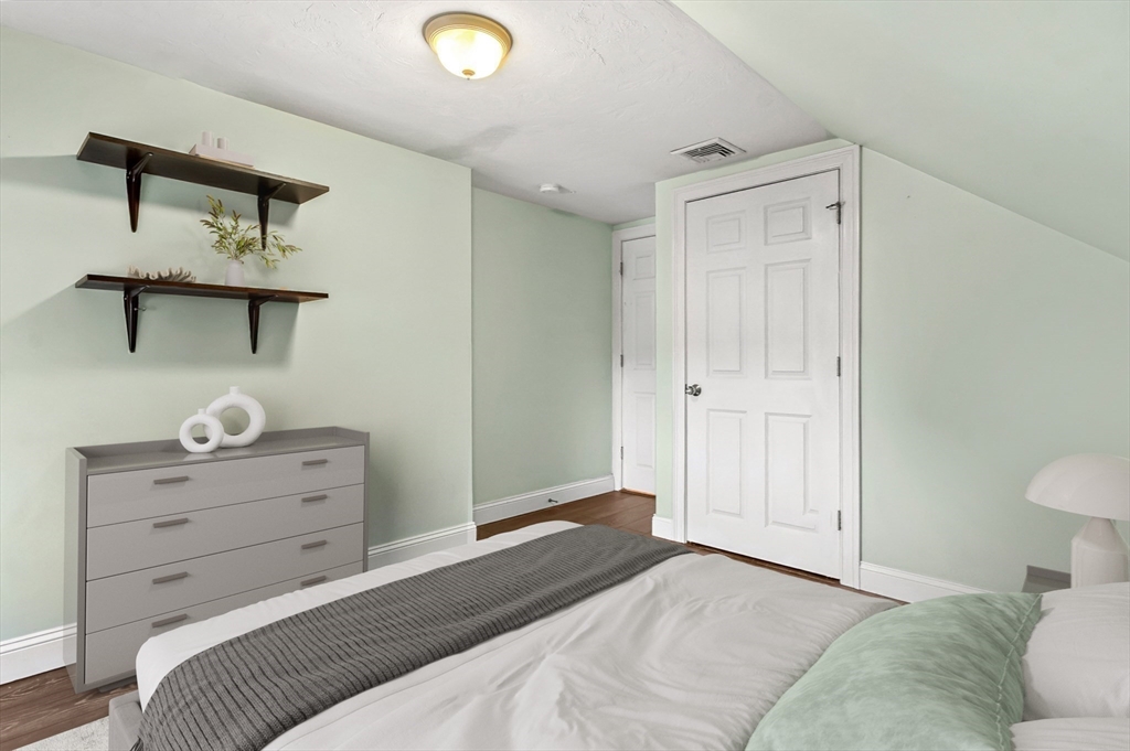 28 Robbins St # 2