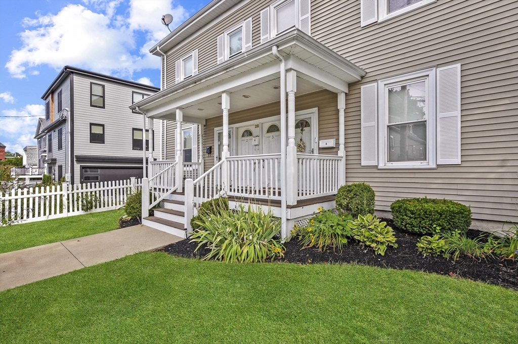 28 Robbins St # 2