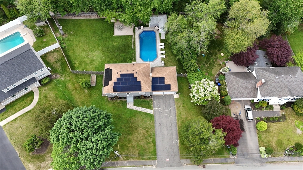 24 Lantern Ln