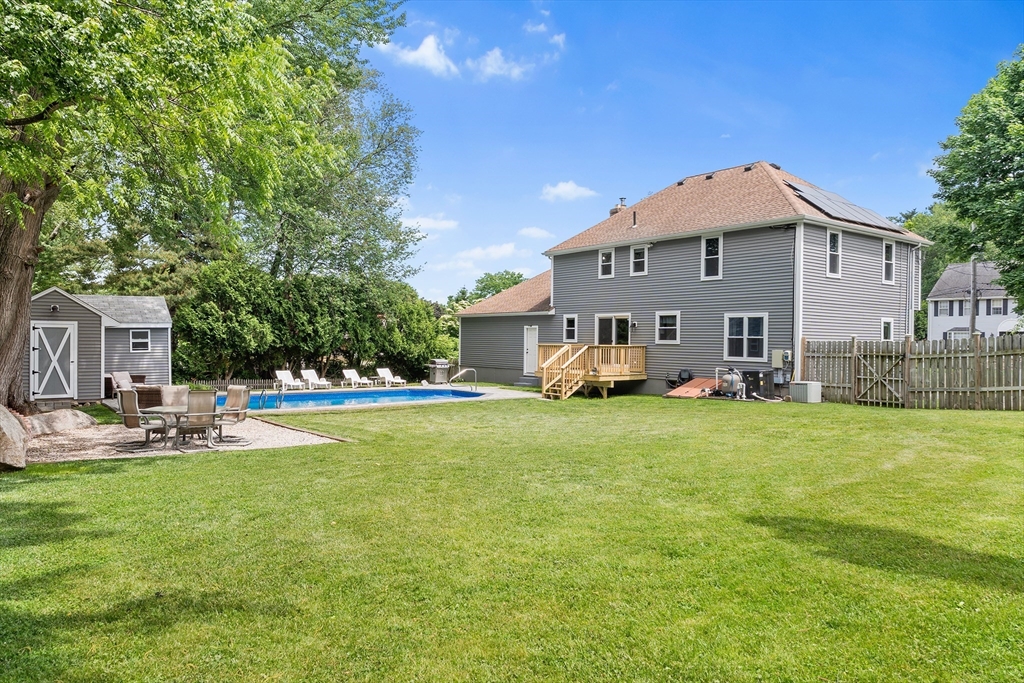 24 Lantern Ln